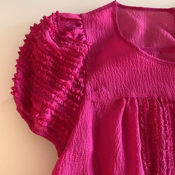 Marc by Marc Jacobs cap sleeve, sheer hot pink blouse, size 4. - Picture 5 of 9